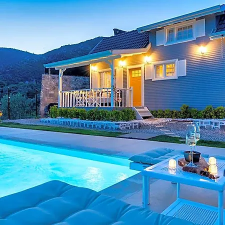 The Box House Seaview Private Pool Hotel 2*