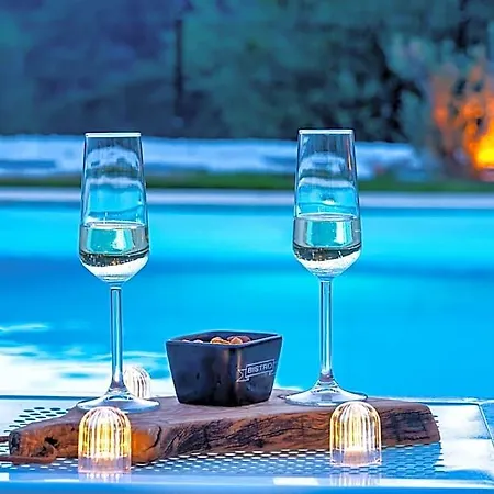 The Box House Seaview Private Pool