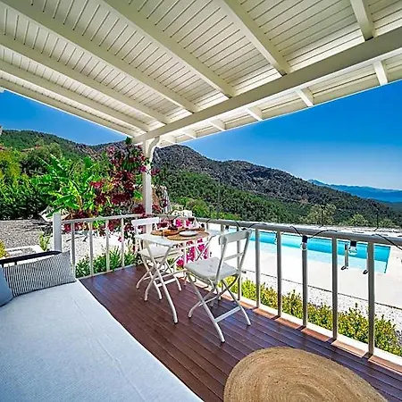 The Box House Seaview Private Pool