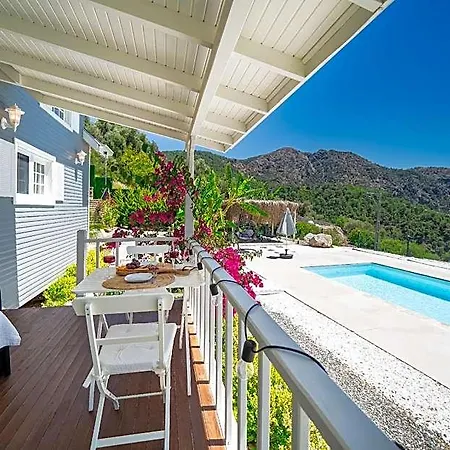 The Box House Seaview Private Pool